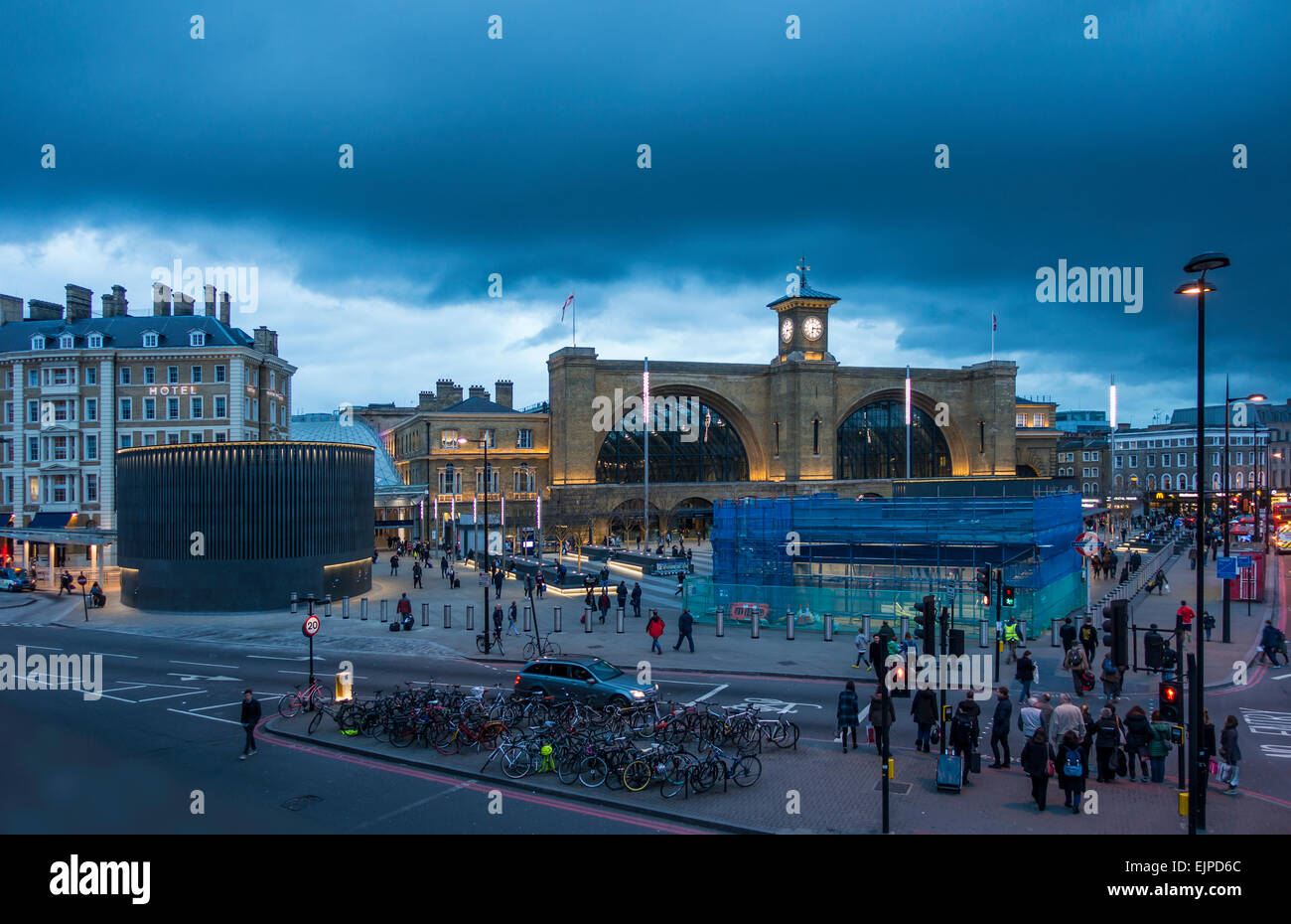 Kings Cross Station-London-UK-Abend Stockfoto