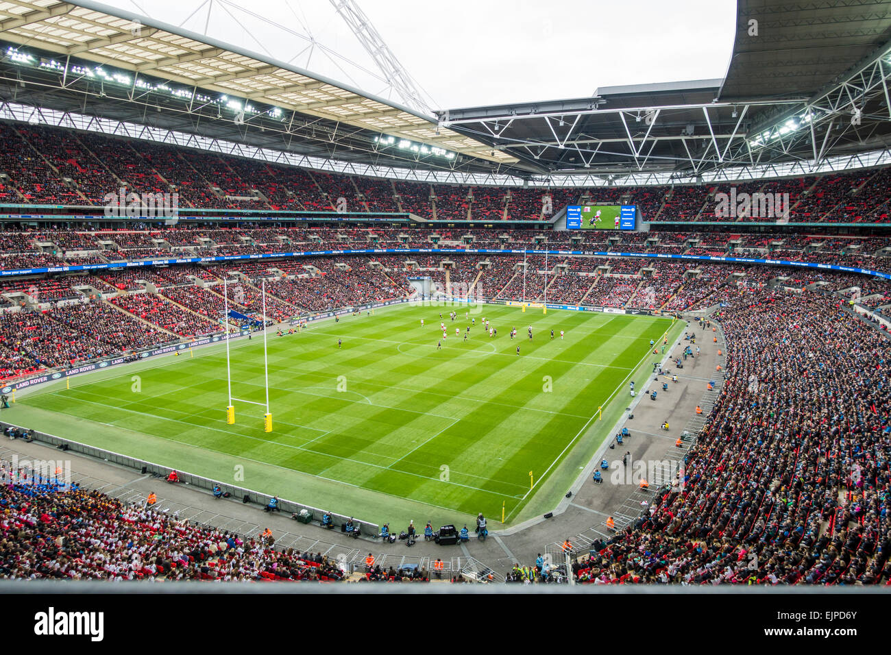 Rugby Match Wembley-Stadion Sarazenen und Harlekine London Stockfoto