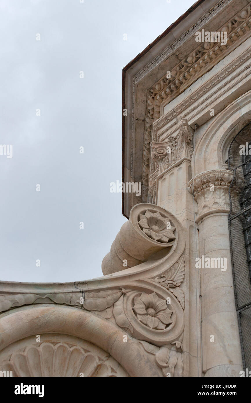Aus Marmor Top Fragment der Basilika di Santa Maria del Fiore in Florenz, Italien. Stockfoto