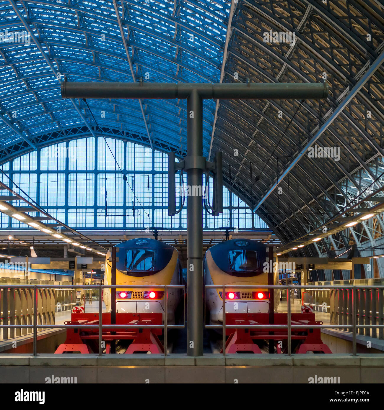 Eurostar-Zug am Bahnhof St Pancras in London Stockfoto