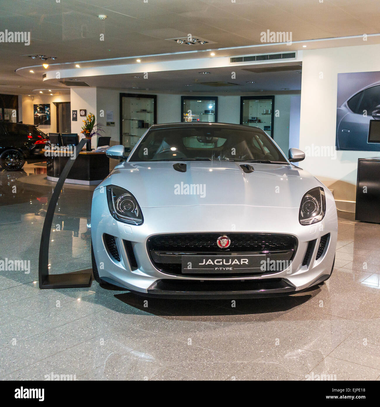 Jaguar F Art in Car Showroom Barretts von Canterbury Autohändler Stockfoto