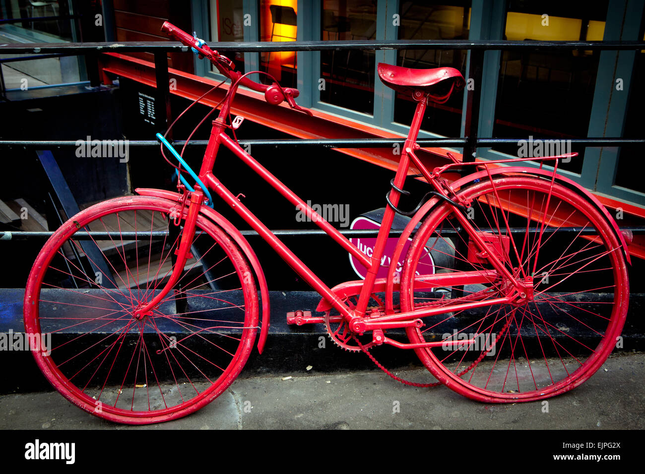 Rotes Fahrrad Stockfoto