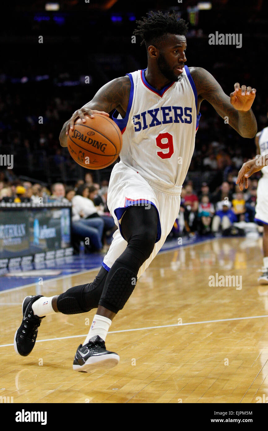 Überstunden. 30. März 2015. Philadelphia 76ers bewachen JaKarr Sampson (9) in Aktion während der NBA-Spiel zwischen den Los Angeles Lakers und die Philadelphia 76ers im Wells Fargo Center in Philadelphia, Pennsylvania. Die Los Angeles Lakers gewann 113-111 in der Overtime. Bildnachweis: Csm/Alamy Live-Nachrichten Stockfoto