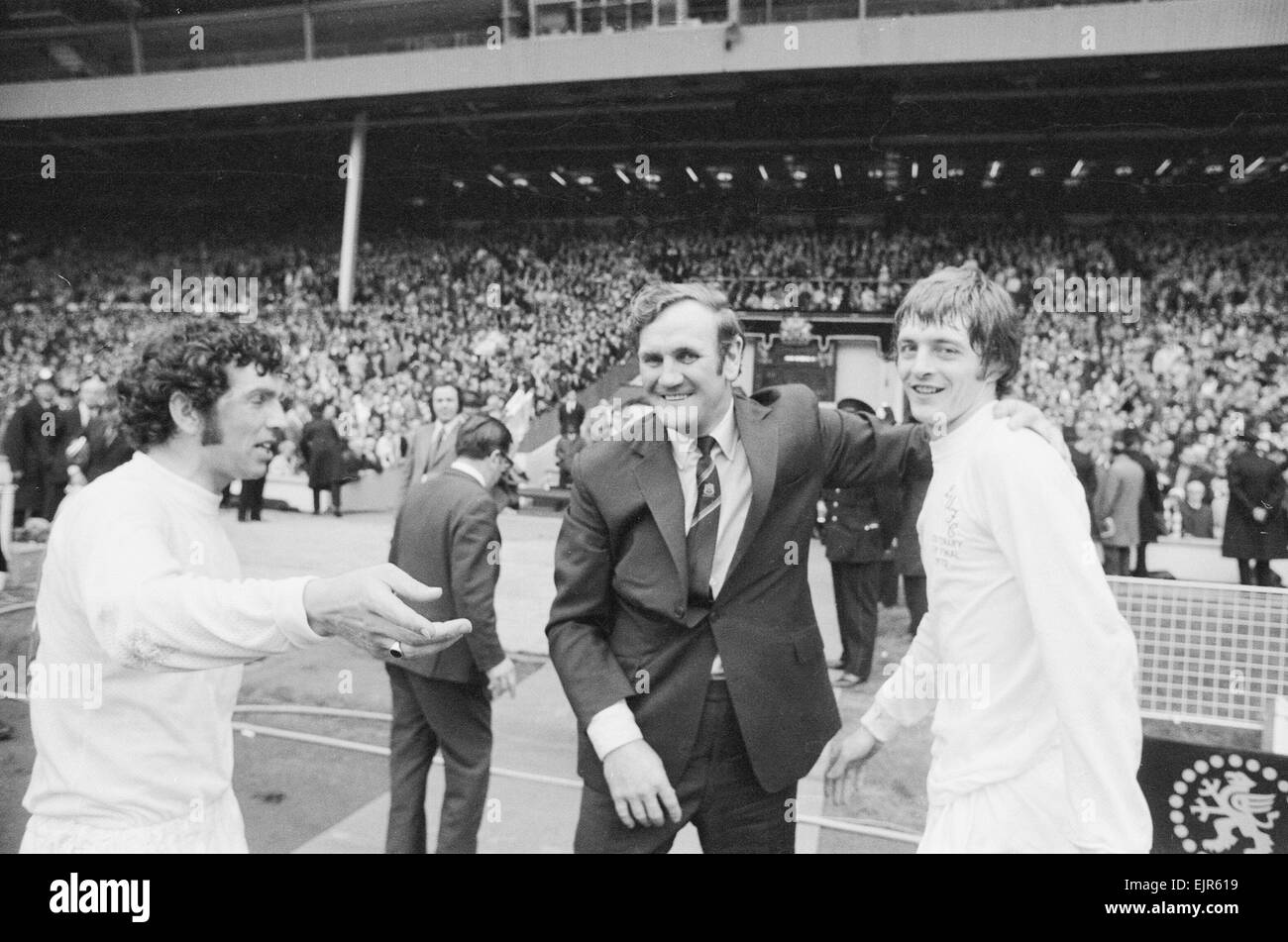 FA Cup-Finale 1972 6. Mai 1972 Leeds United Manager Don Revie gratuliert Alan Clarke nach ihrer Null-Sieg über Arsenal in der 1972-FA-Cup-Finale. Lokalen Caption *** Watscan--01.11.2010 Stockfoto