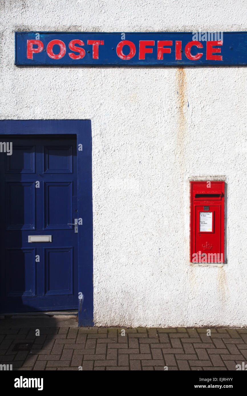 Postamt mit roten Briefkasten an St Monans East Neuk of Fife Schottland Stockfoto