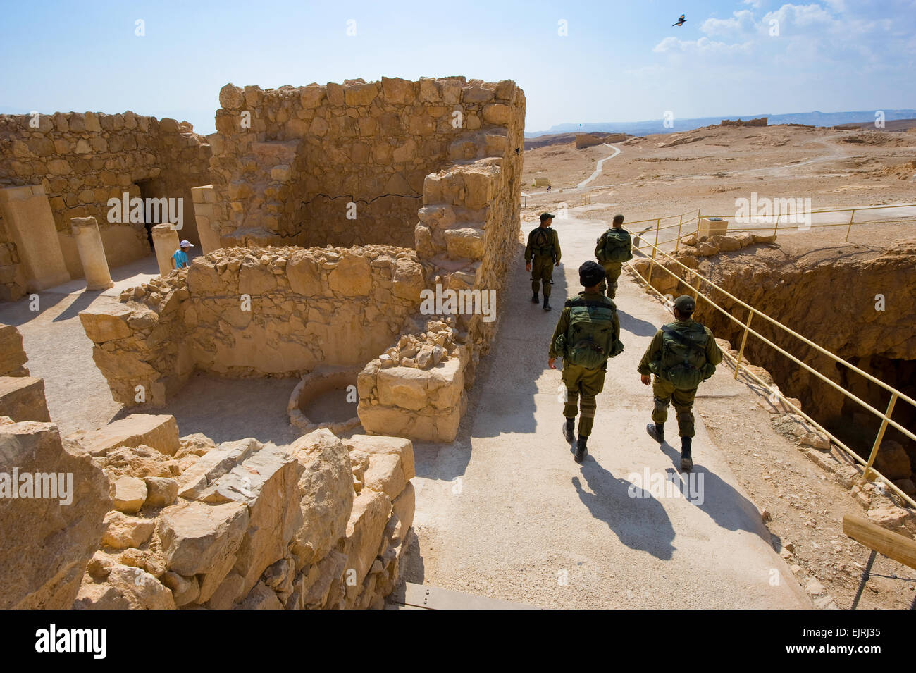 Soldaten patrouillieren für Sicherheit auf Masada in Israel Stockfoto