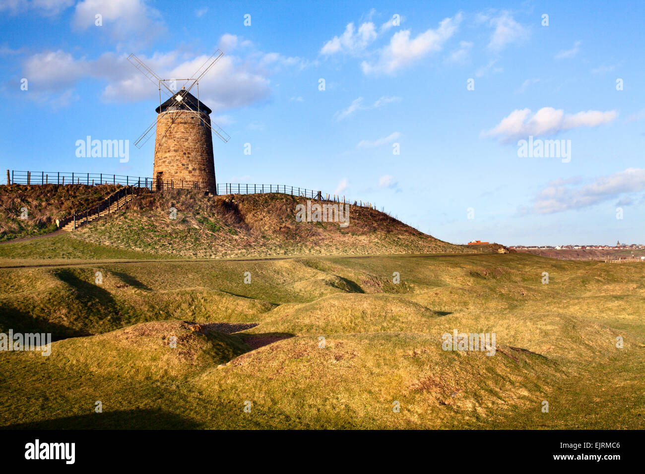 St Monans Windmill und Salinen auf der Fife Coast Path in der Nähe von St Monans East Neuk of Fife Schottland Stockfoto