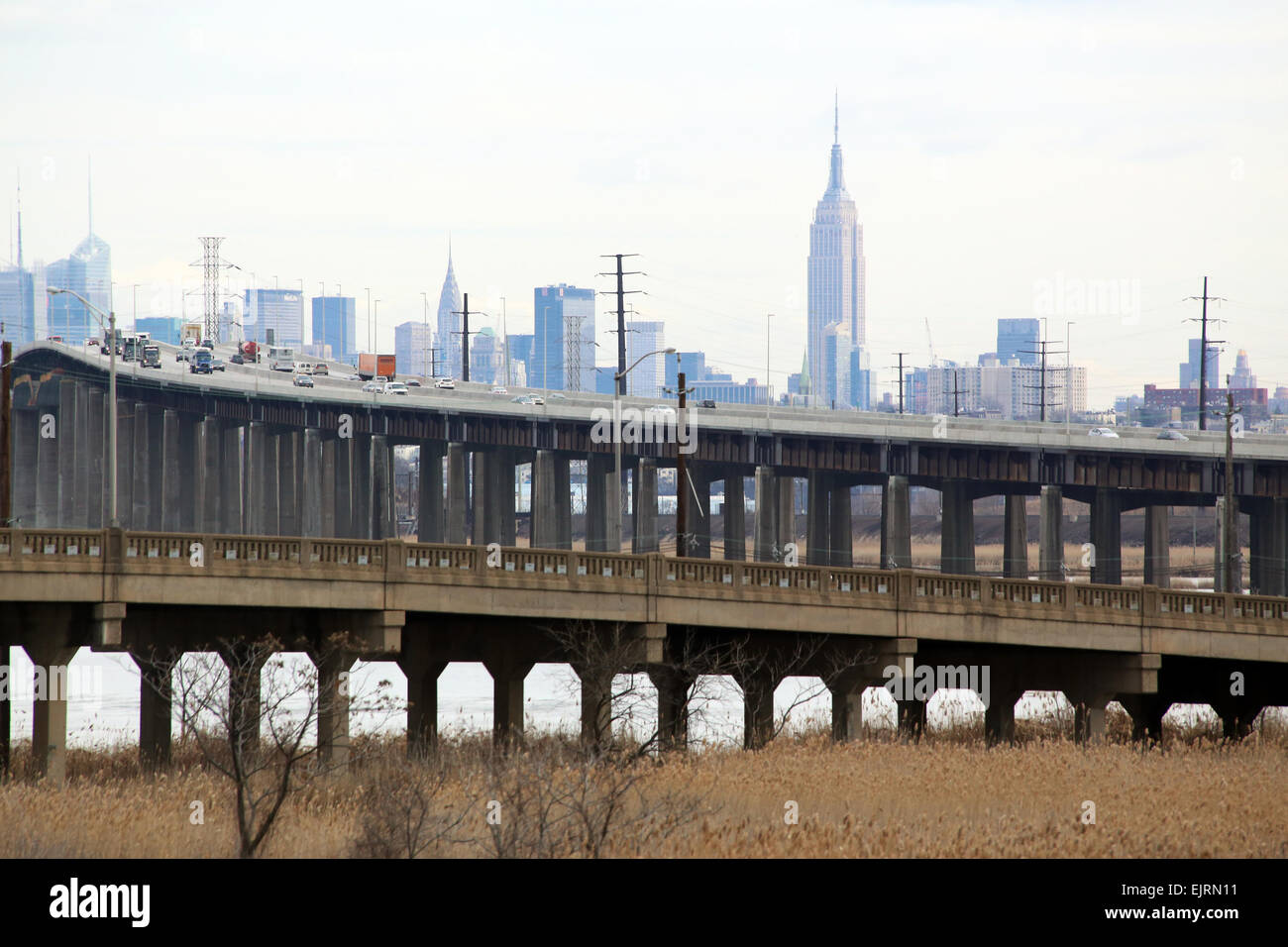 Blick von New Jersey Turnpike in Richtung Manhattan Skyline, NJ, USA Stockfoto
