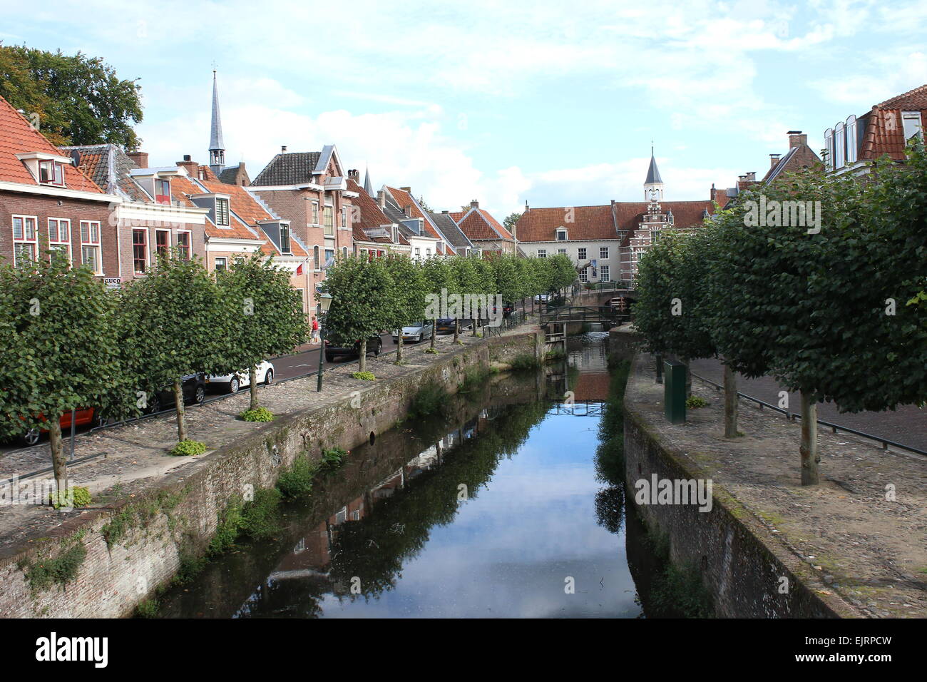 Grote und Kleine Spui-Kanal, nach Süden von Koppeltor in Richtung Westsingel und Museum Flehite in Amersfoort, die Niederlande Stockfoto