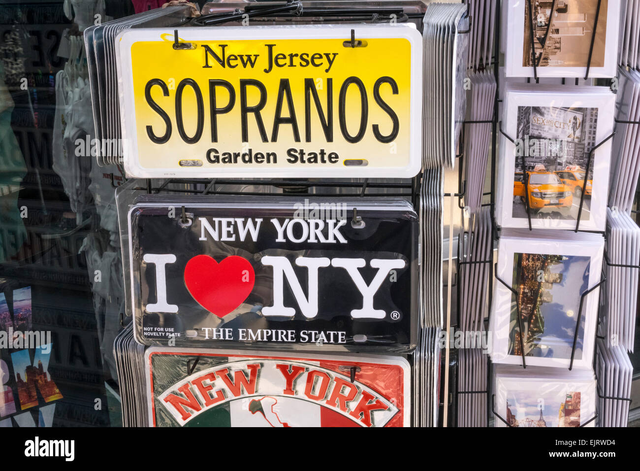 Souvenir-Kfz-Kennzeichen mit dem Fernseher zeigen Sopranos angezeigt und ein I Love NY-Lizenz Stockfoto