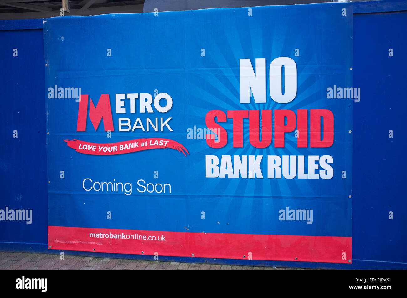 Neue Metro Bank Eröffnung in Tunbridge Wells. Keine dumme Bank Regeln Stockfoto
