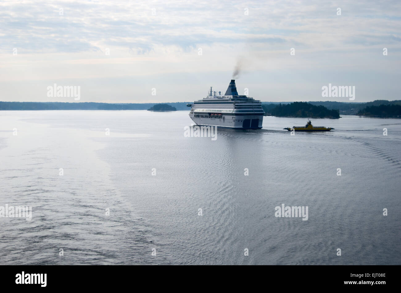 Fahrgastschiff-Kreuzfahrt-Fähre auf ihrem Weg zum Hafen in Ostsee Stockfoto