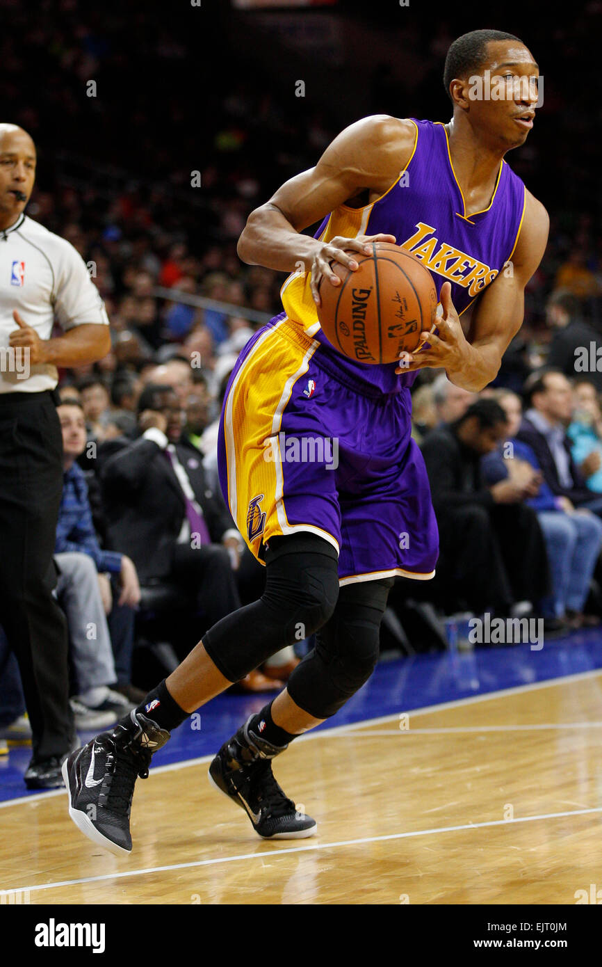 Überstunden. 30. März 2015. Los Angeles Lakers weiterleiten Wesley Johnson (11) in Aktion während der NBA-Spiel zwischen den Los Angeles Lakers und die Philadelphia 76ers im Wells Fargo Center in Philadelphia, Pennsylvania. Die Los Angeles Lakers gewann 113-111 in der Overtime. © Csm/Alamy Live-Nachrichten Stockfoto