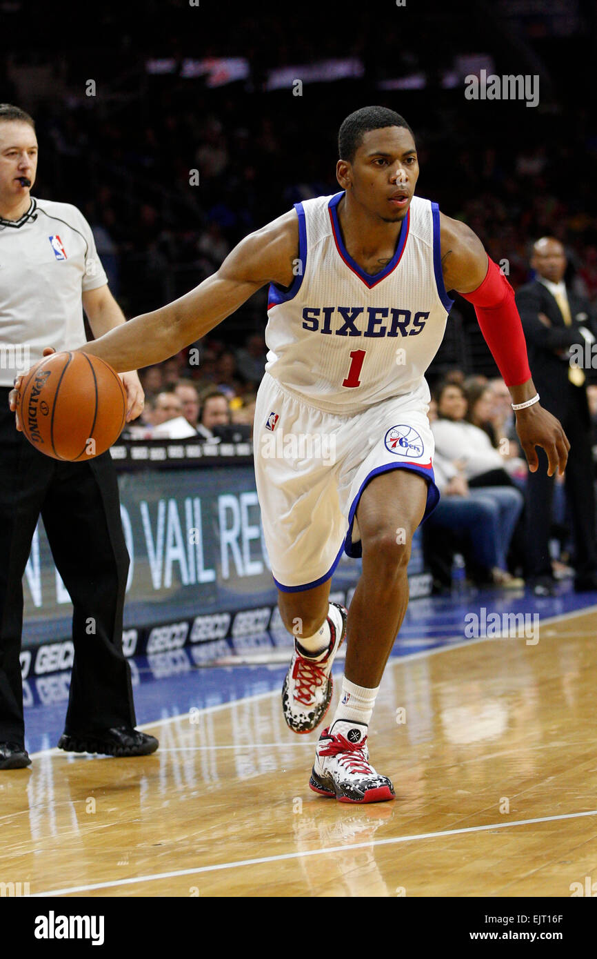 Überstunden. 30. März 2015. Philadelphia 76ers bewachen Glenn Robinson III (1) in Aktion während der NBA-Spiel zwischen den Los Angeles Lakers und die Philadelphia 76ers im Wells Fargo Center in Philadelphia, Pennsylvania. Die Los Angeles Lakers gewann 113-111 in der Overtime. © Csm/Alamy Live-Nachrichten Stockfoto