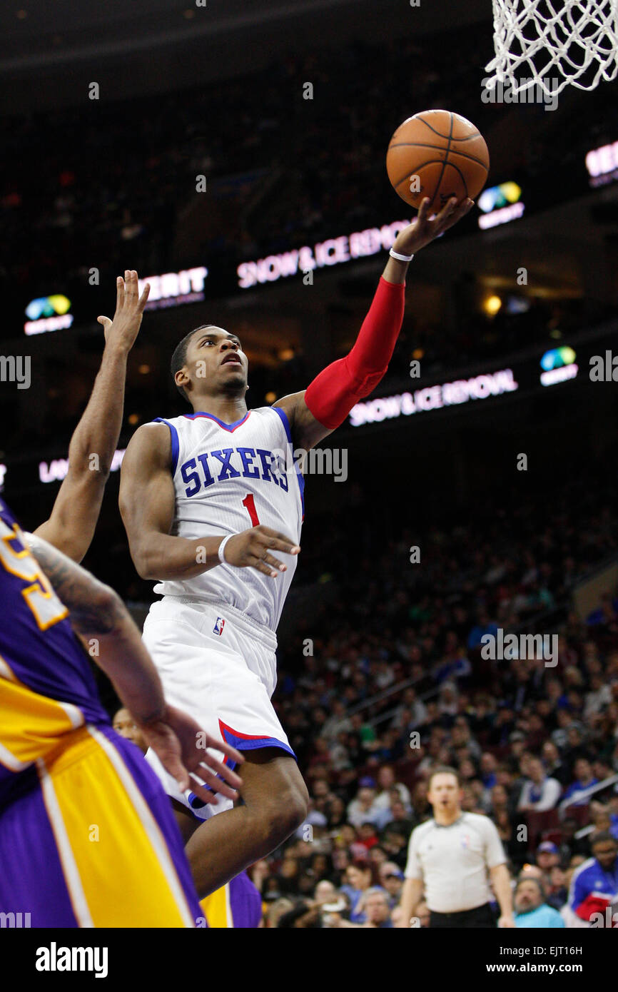 Überstunden. 30. März 2015. Philadelphia 76ers Wache Glenn Robinson III (1) steigt für die Aufnahme in das NBA-Spiel zwischen den Los Angeles Lakers und die Philadelphia 76ers im Wells Fargo Center in Philadelphia, Pennsylvania. Die Los Angeles Lakers gewann 113-111 in der Overtime. © Csm/Alamy Live-Nachrichten Stockfoto