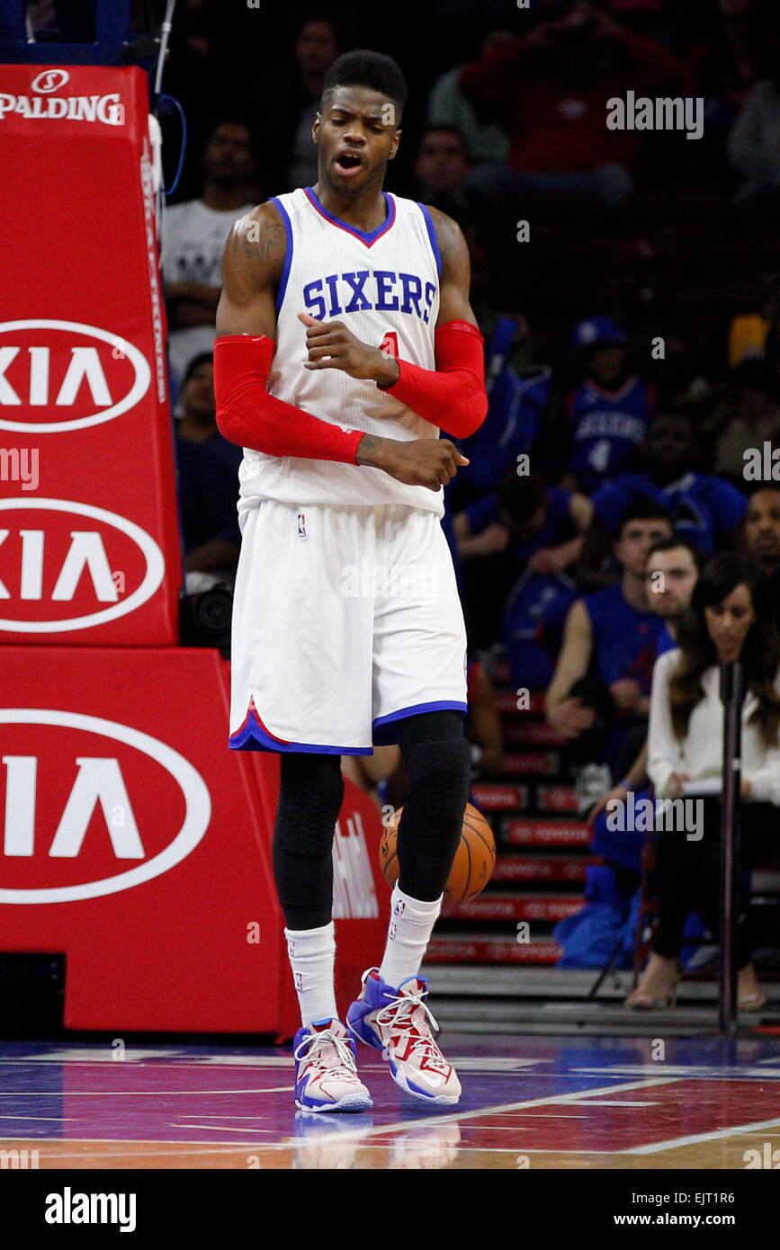 Überstunden. 30. März 2015. Philadelphia 76ers zentrieren Judy Noel (4) reagiert während der NBA-Spiel zwischen den Los Angeles Lakers und die Philadelphia 76ers im Wells Fargo Center in Philadelphia, Pennsylvania. Die Los Angeles Lakers gewann 113-111 in der Overtime. © Csm/Alamy Live-Nachrichten Stockfoto