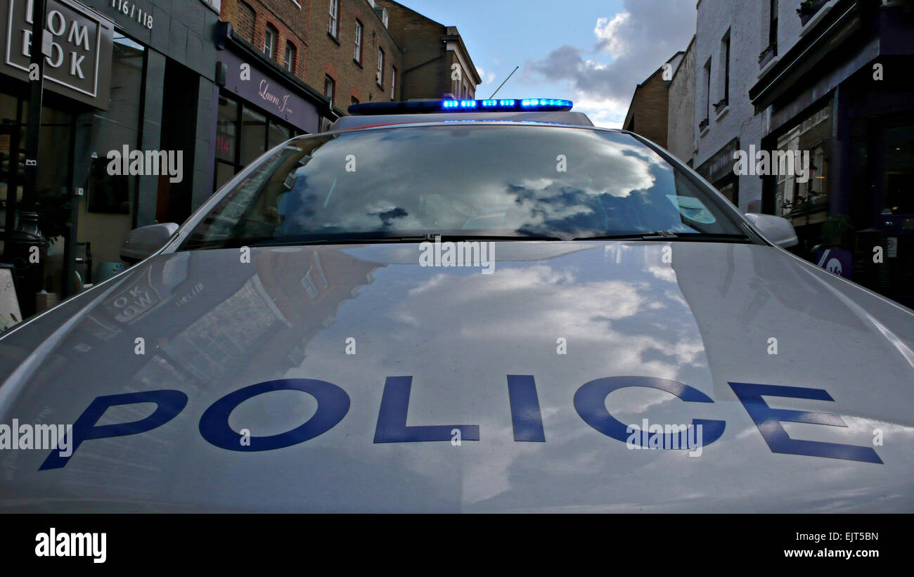 Ein Polizeiauto mit Blaulicht blinkt Stockfoto