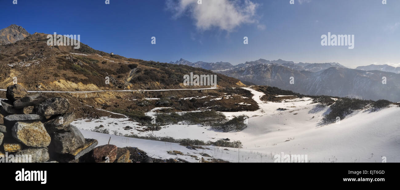 Malerische Aussicht auf sonnigen Bergen in Region Arunachal Pradesh, Indien Stockfoto