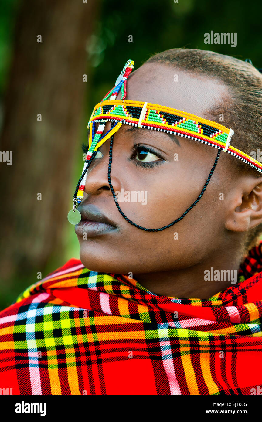 Kenianische Mädchen in Maasai Kostüm, Nairobi Stockfoto