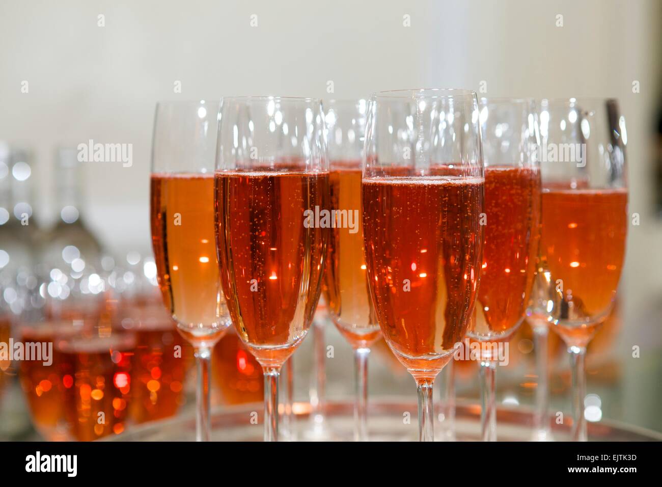 Champagner in Querflöte Gläser Stockfoto