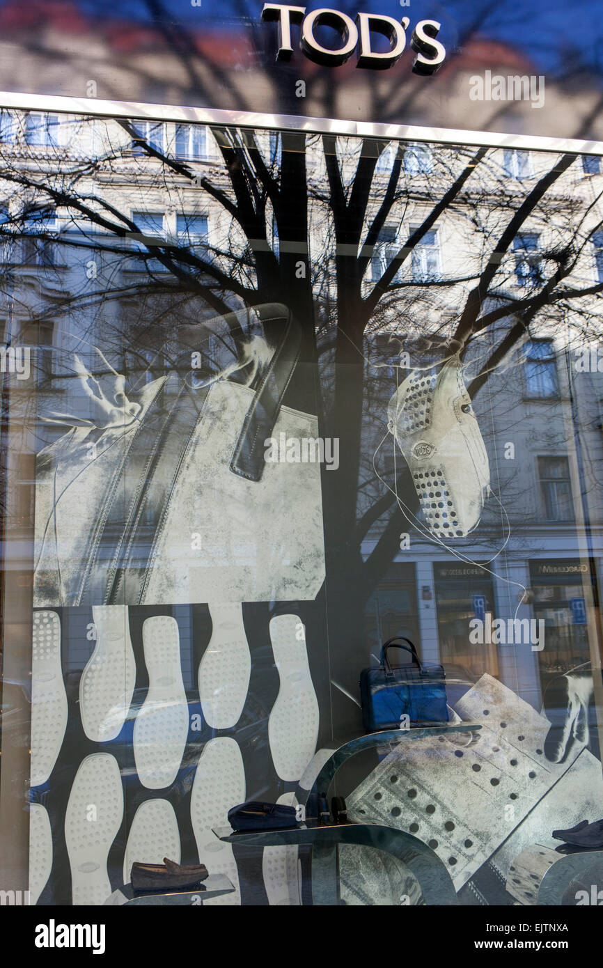 Tod's Store, Fenster Anzeige in Prag Parizska Straße, Altstadt, Tschechische Republik Stockfoto