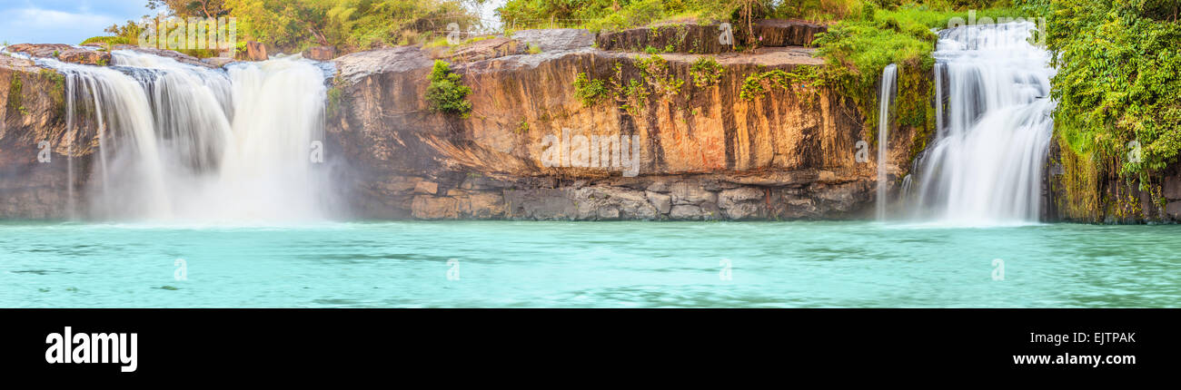 Schöne trockene Sap Wasserfall in Vietnam. Panorama Stockfoto