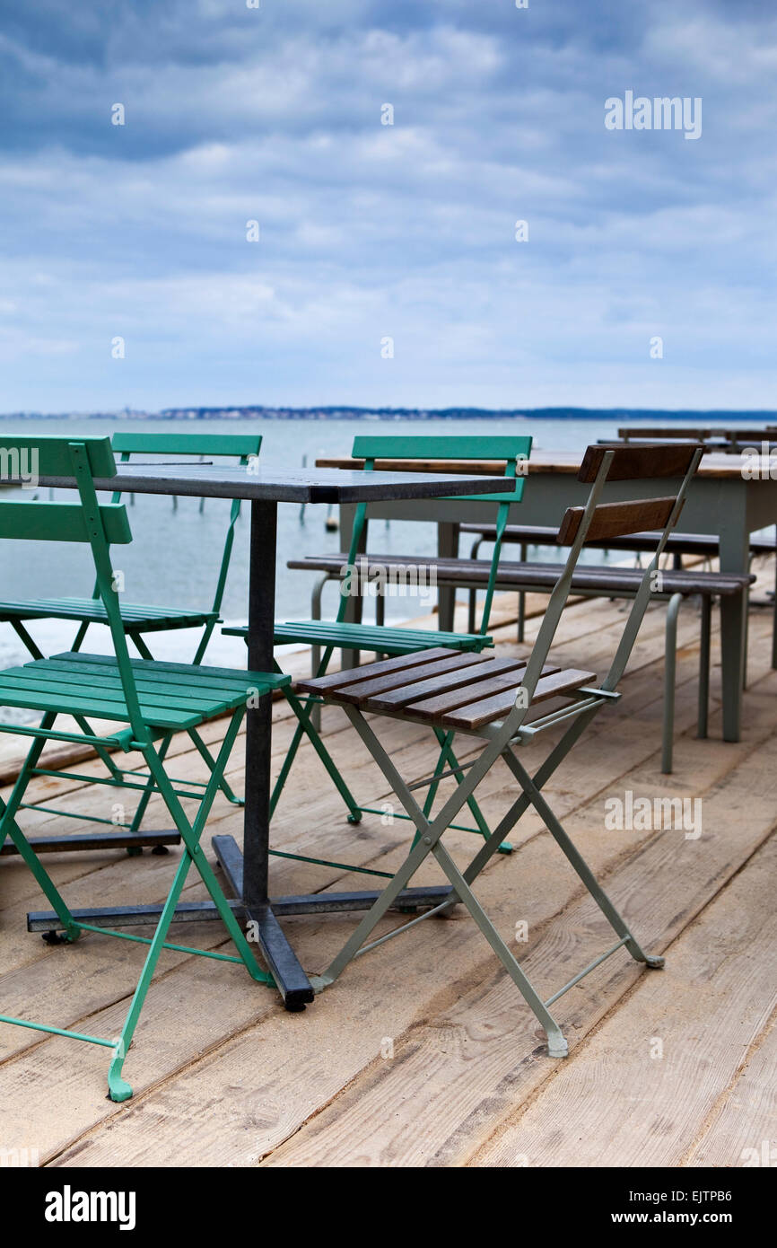 Terrasse des Bistro direkt am Meer, im Südwesten von Frankreich Stockfoto