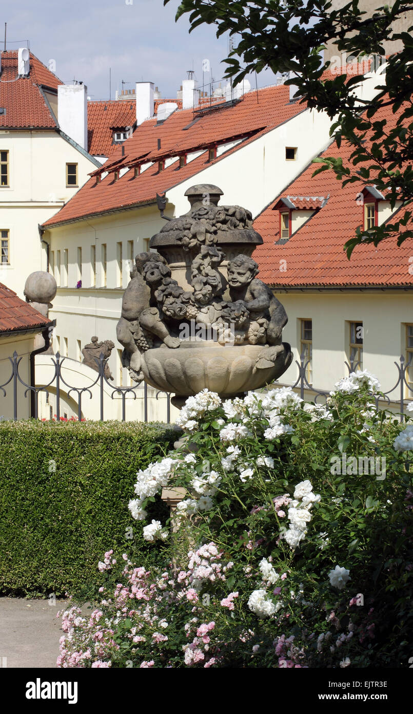 Skulptur und Detail von Vrtba Barockgarten in der Prager Vermieter