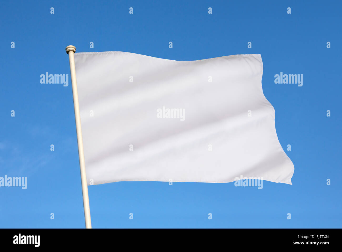 Die weiße Fahne ist ein international anerkanntes Symbol der Hingabe, Waffenstillstand oder der Wunsch nach Unterredung. Stockfoto