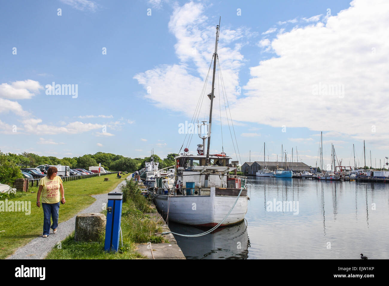 Glasson Dock in der Nähe von Lancaster, an der Mündung der Lune, Lancashire. Die Boote vertäuten auf dem Canalside Stockfoto