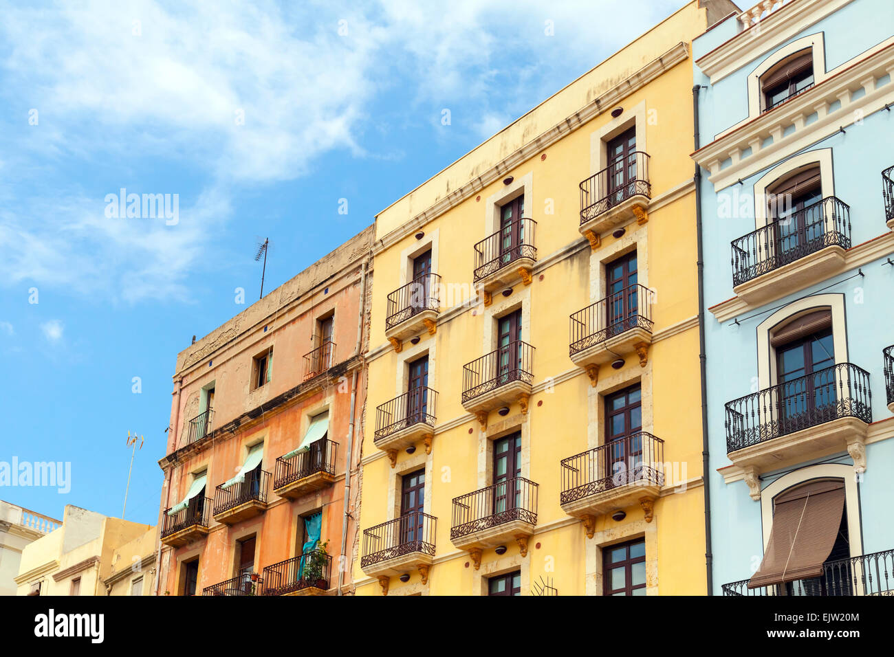 Bunte Leben Häuser Fassaden. Street View von Tarragona, Spanien Stockfoto