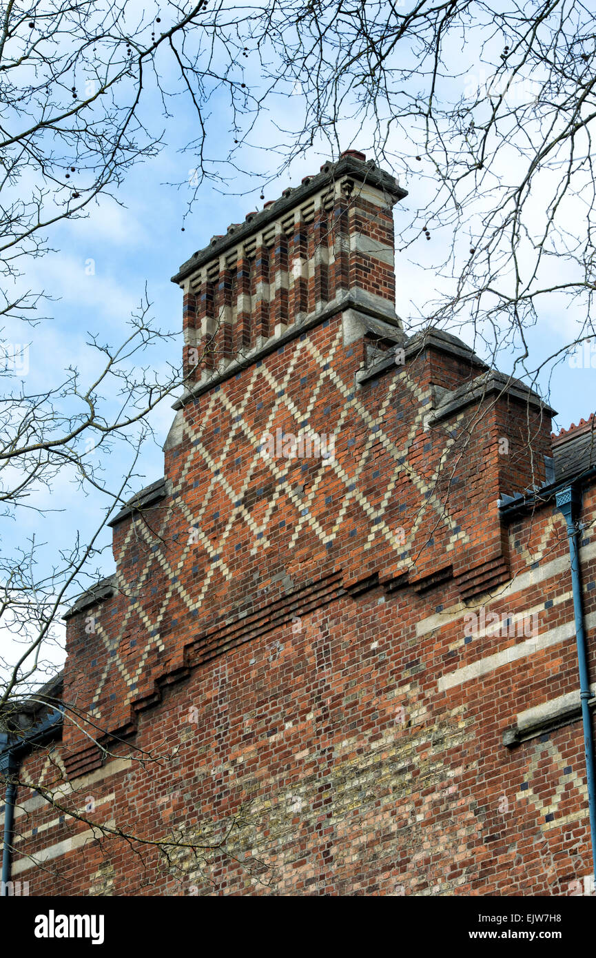 Rautenform Brick wall Schornstein Stack, Keble College in Oxford, England Stockfoto