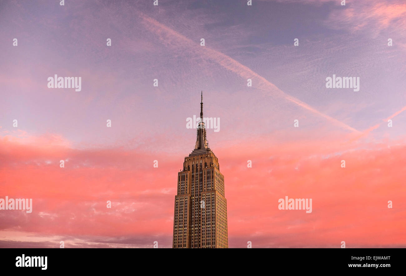 USA, New York City, Empire State Building bei Sonnenuntergang Himmel Stockfoto