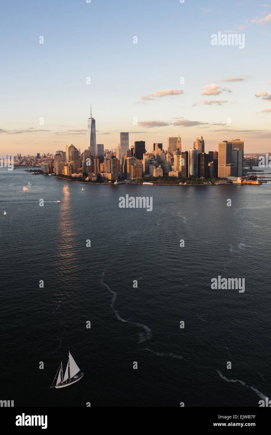 USA, New York State, New York City, Manhattan Skyline bei Sonnenuntergang Stockfoto