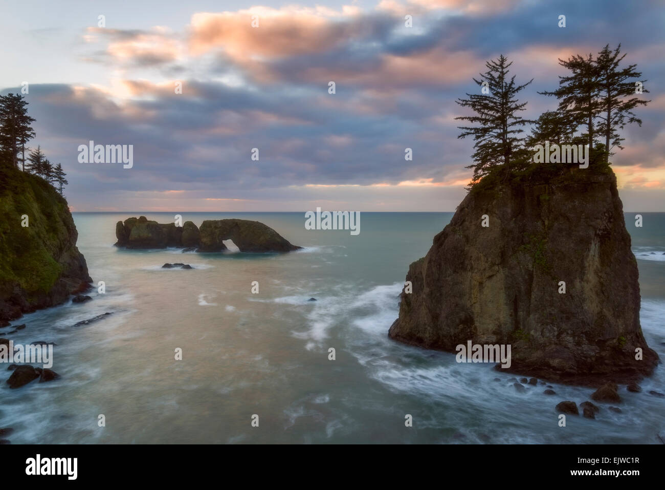 USA, Oregon, Sam Boardman Park, malerischen Blick auf Seelandschaft bei Sonnenuntergang Stockfoto