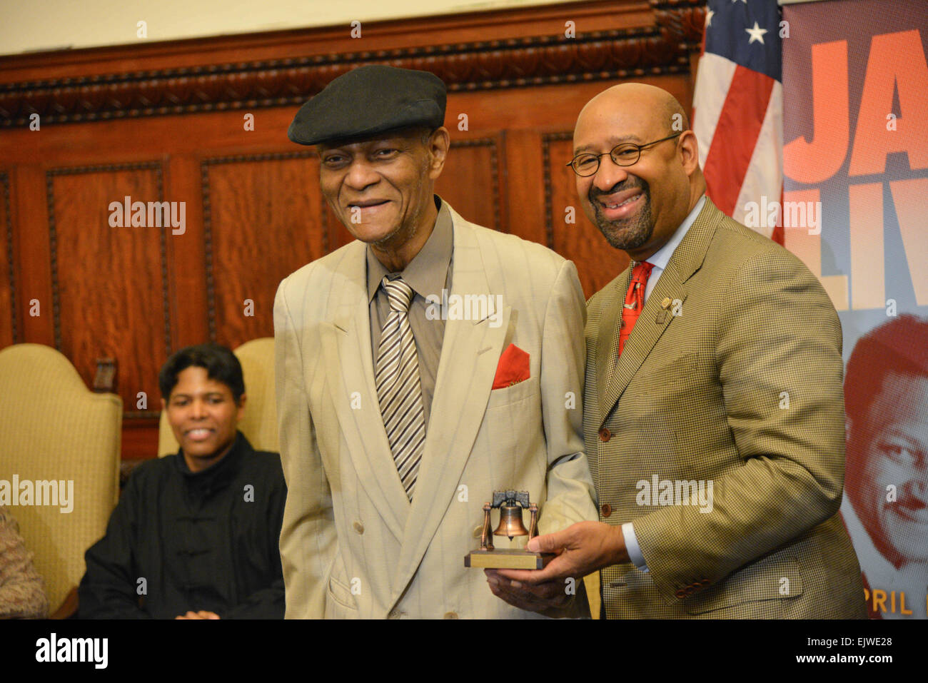 Philadelphia, Pennsylvania, USA. 1. April 2015. Philadelphia-Bürgermeister MICHAEL NUTTER, verkündet April als Jazz Appreciation Month in der Stadt von Philadelphia mit vierfacher Grammy Award-winning jazz-Pianisten MCCOY TYNER Tyner stammt aus Philadelphia und spielte mit John Coltrane, Miles Davis und anderen Musik-Legenden zu Ehren. Bildnachweis: Ricky Fitchett/ZUMA Draht/Alamy Live-Nachrichten Stockfoto