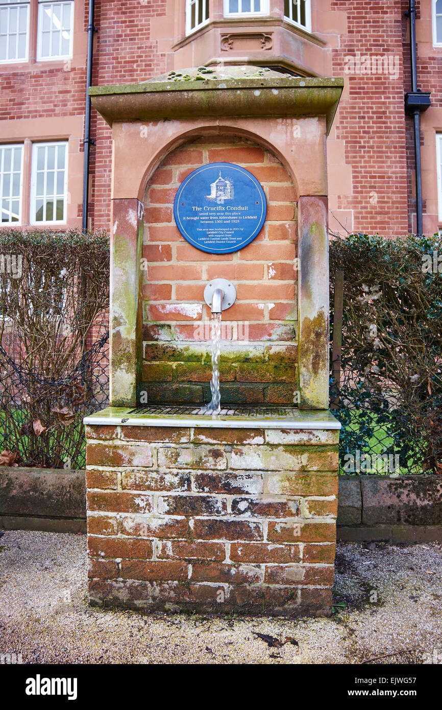 Das Kruzifix-Conduit brachte Wasser aus Aldershawe, Lichfield St John Street Lichfield, Staffordshire UK Stockfoto