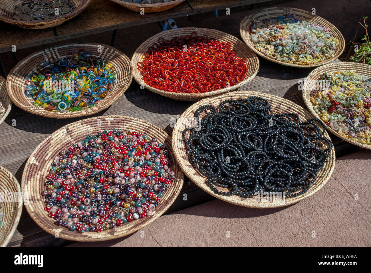 USA New Mexico NM Santa Fe Perlen und Edelsteine und Schmuck zum Verkauf in  der Nähe der Plaza in der Innenstadt von Santa Fe Stockfotografie - Alamy