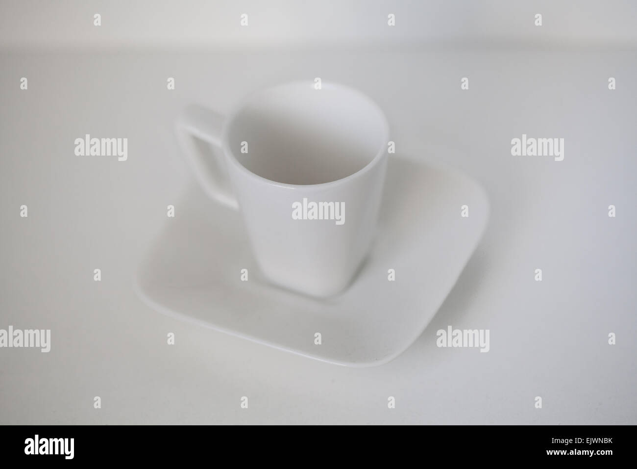 weiße leere Espressotasse Stockfoto