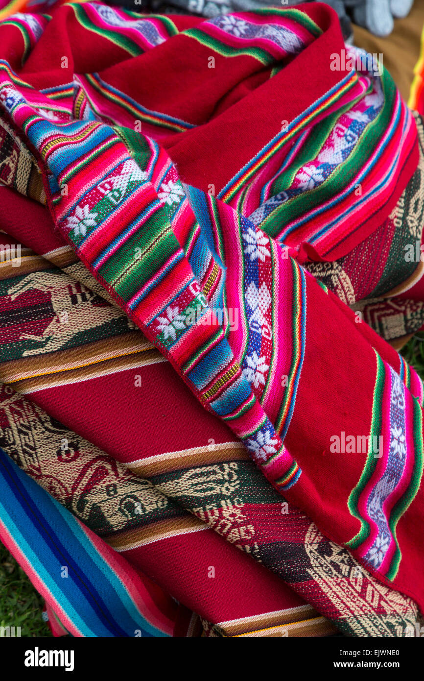 Peru, Urubamba-Tal, Quechua Dorf von Misminay.  Lokal Gewebe. Stockfoto