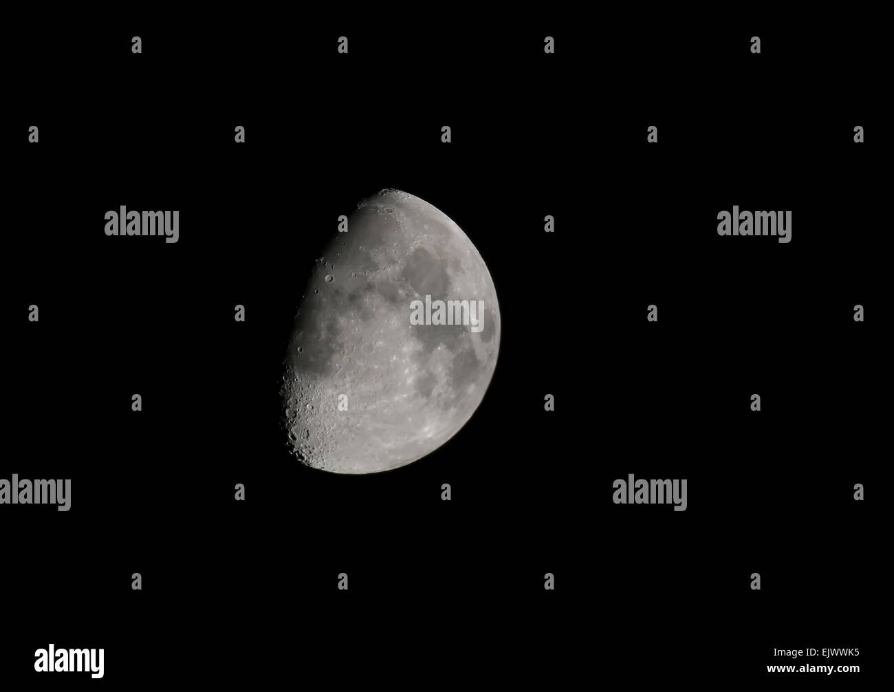Mondsichel im Oktober aus dem Norden Europas, breite 61 Grad, Länge 42 Grad gesehen Stockfoto