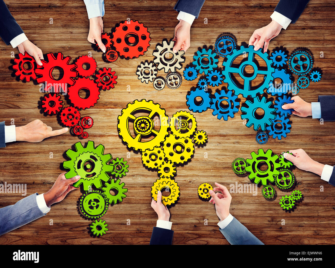 Multiethnische Gruppe von Menschen mit Zahnradsymbol Stockfoto