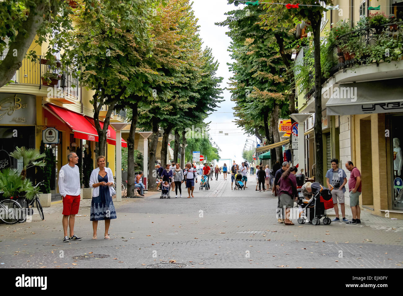 Bellaria Igea Marina, Italien - 14 August 2014: Touristen in der Stadt Bellaria Igea Marina, Rimini Stockfoto