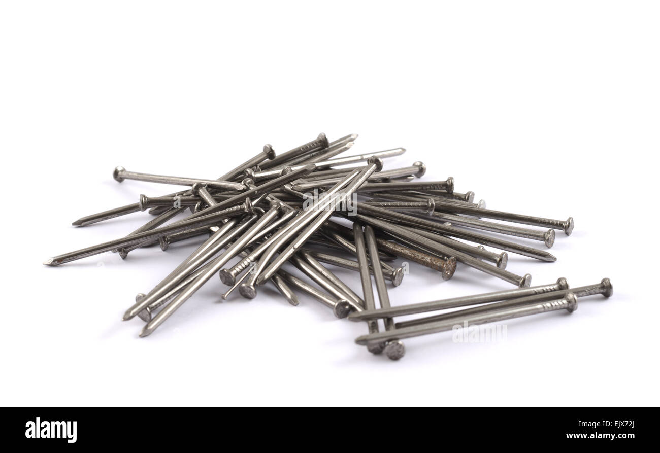 Haufen Metall Nägel isoliert Stockfoto