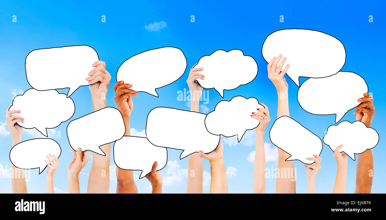 Leeren Sprechblasen hob im freien Stockfoto Leeren Sprechblasen hob im freien Stockfoto