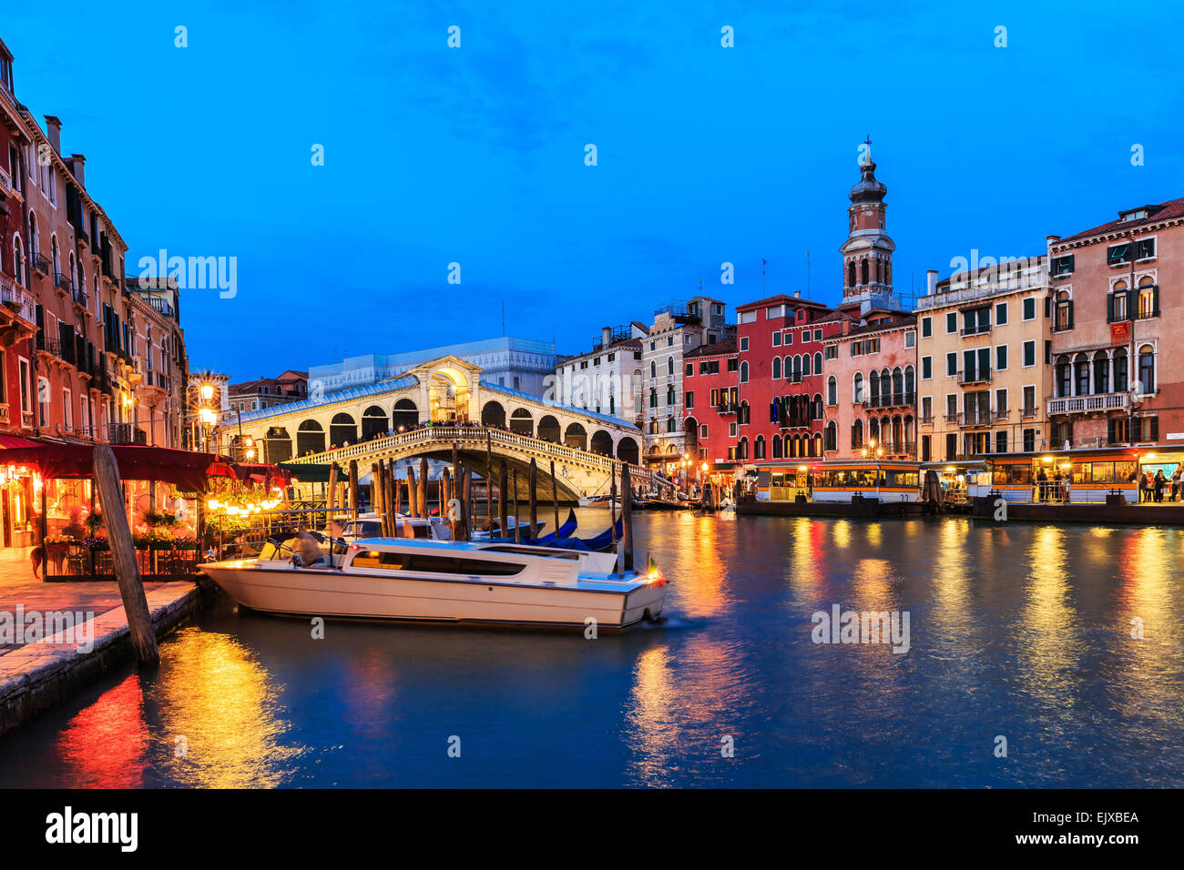 Rialto-Brücke und Canal Grande, Venedig Stockfoto