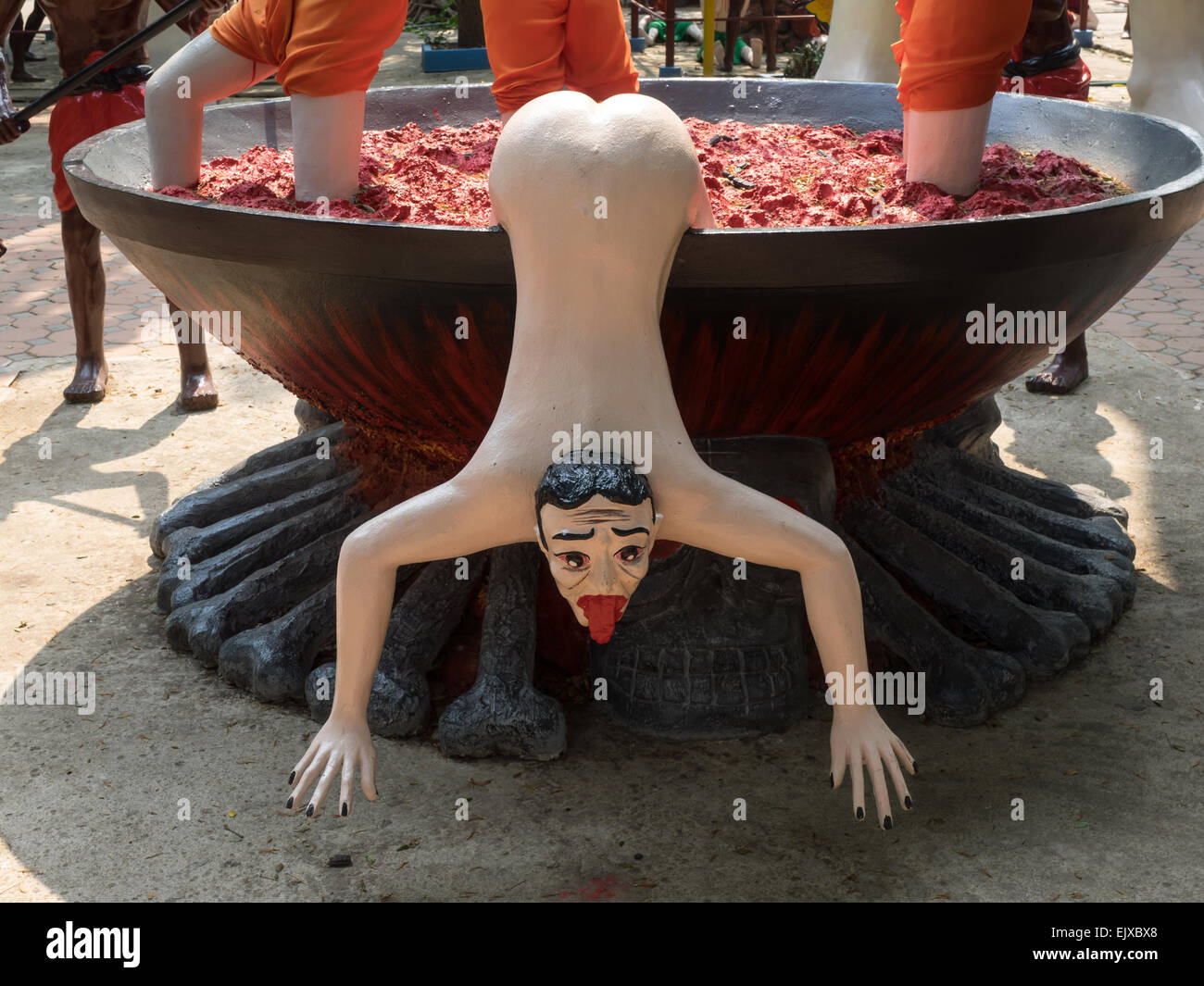 Darstellungen der Hölle am Wat Muang, Ang Thong, Thailand. Stockfoto