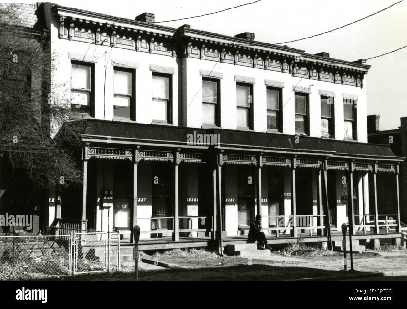 Diese historischen Gebäude in Richmonds Viertel Jackson Ward spiegeln die Entwicklung der Gegend von einer Einwanderergemeinde zu einem blühenden Zentrum afroamerikanischer Kultur wider, das für seine Geschäfte, Kirchen und Unterhaltungsmöglichkeiten bekannt ist. Stockfoto