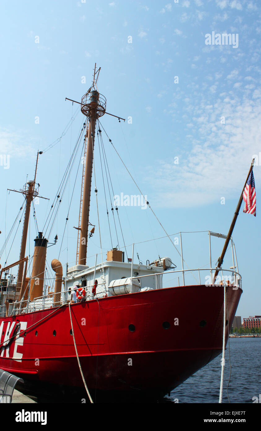 Rote Schiff außerhalb national Aquarium in Baltimore, Maryland, USA Stockfoto