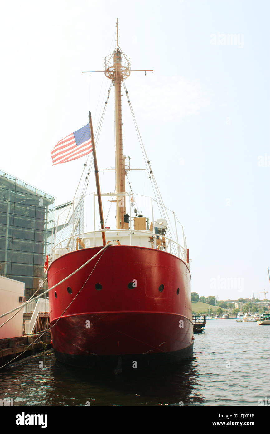 Rote Schiff außerhalb das national Aquarium in Baltimore, Maryland, USA Stockfoto